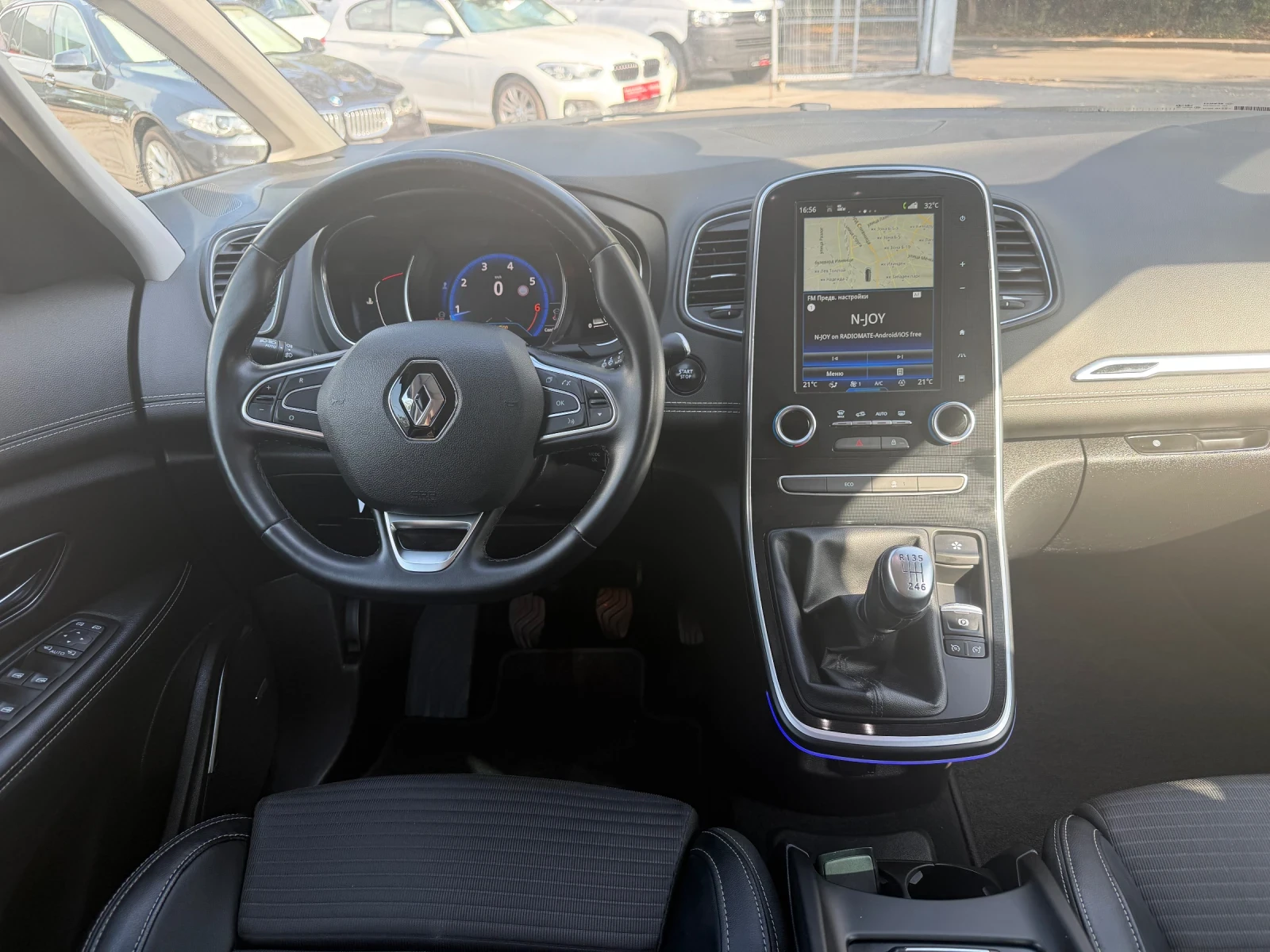 Renault Grand scenic TCe* Bose* Navi* Led, снимка 17 - Автомобили и джипове - 55888346