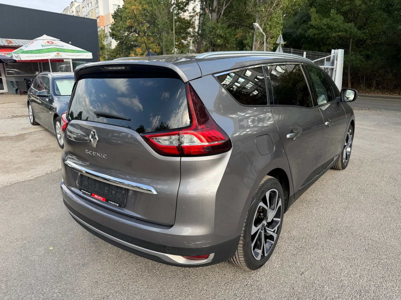 Renault Grand scenic TCe* Bose* Navi* Led, снимка 3 - Автомобили и джипове - 55888346