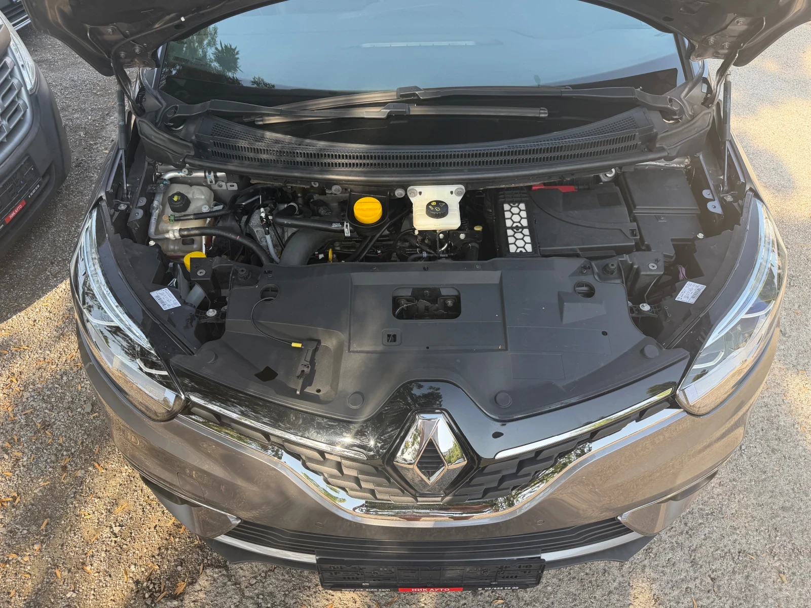 Renault Grand scenic TCe* Bose* Navi* Led, снимка 13 - Автомобили и джипове - 55888346