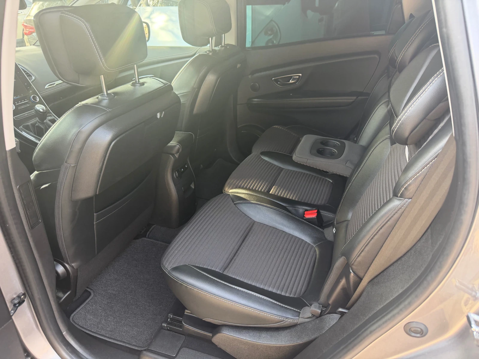 Renault Grand scenic TCe* Bose* Navi* Led, снимка 11 - Автомобили и джипове - 55888346