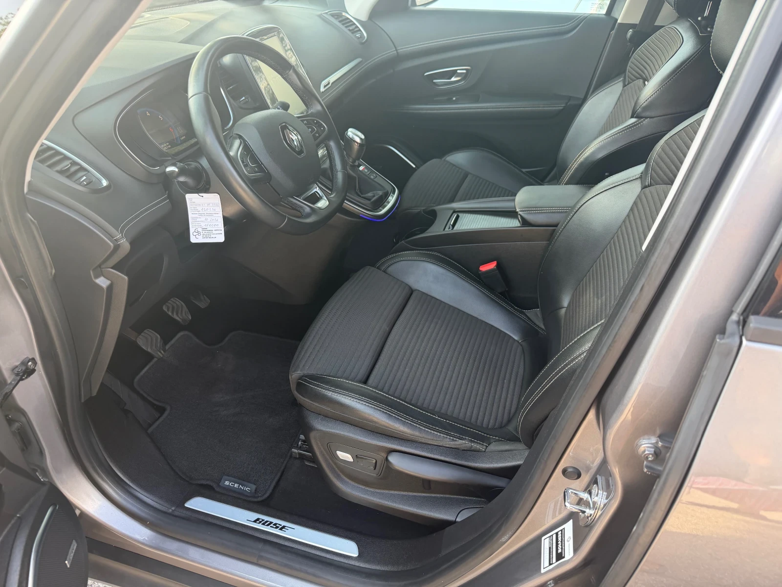Renault Grand scenic TCe* Bose* Navi* Led, снимка 10 - Автомобили и джипове - 55888346