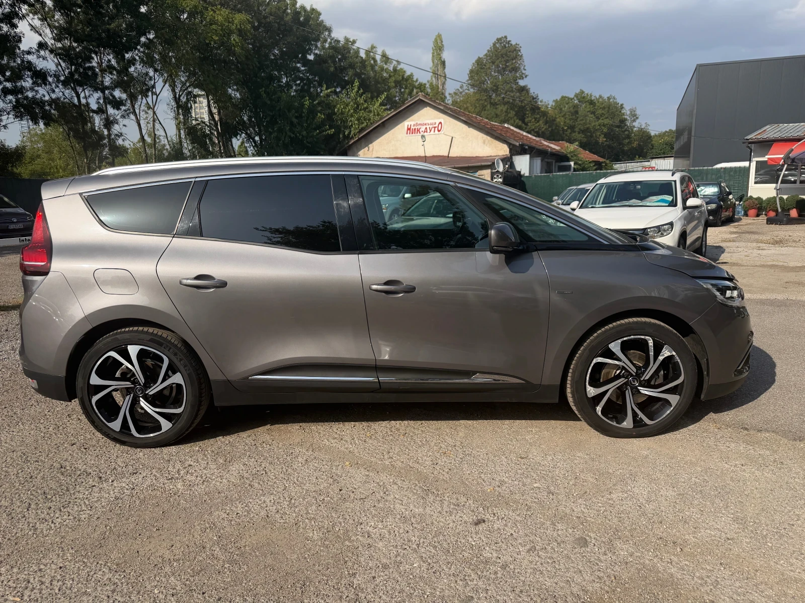 Renault Grand scenic TCe* Bose* Navi* Led, снимка 7 - Автомобили и джипове - 55888346