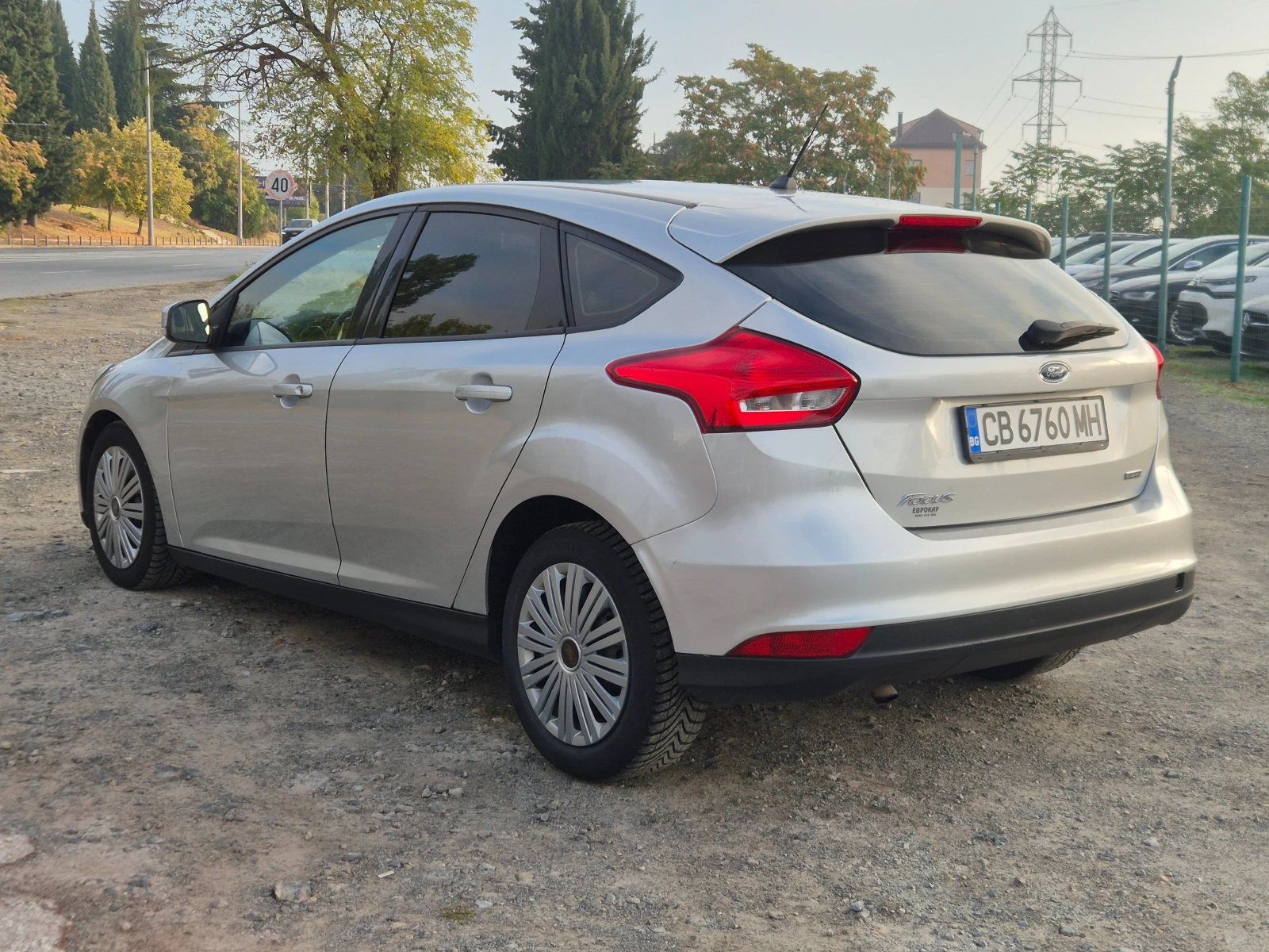Ford Focus 1.0i 3бр, снимка 3 - Автомобили и джипове - 56589061