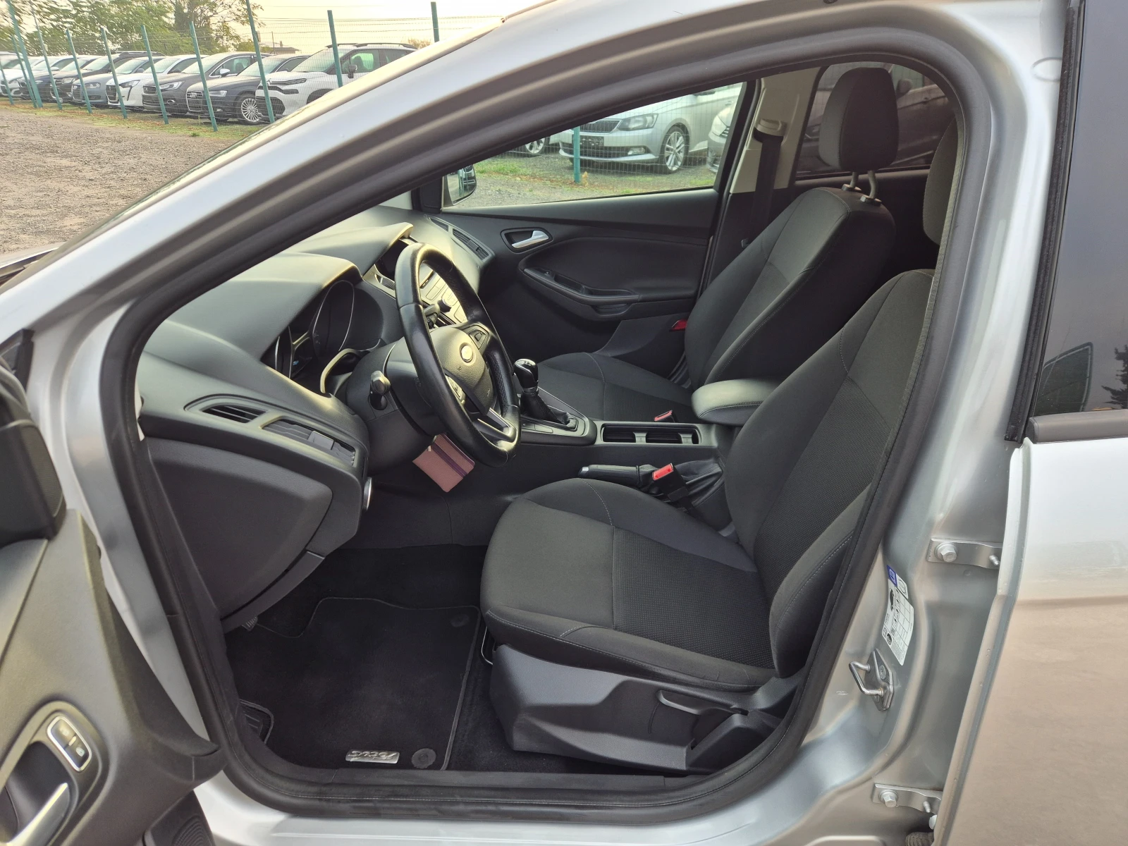 Ford Focus 1.0i 3бр, снимка 13 - Автомобили и джипове - 56589061