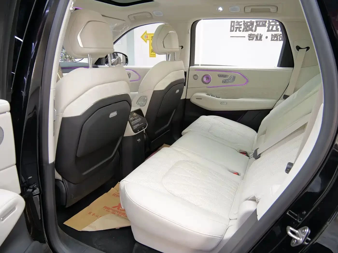Zeekr Luxury, снимка 14 - Автомобили и джипове - 56685095