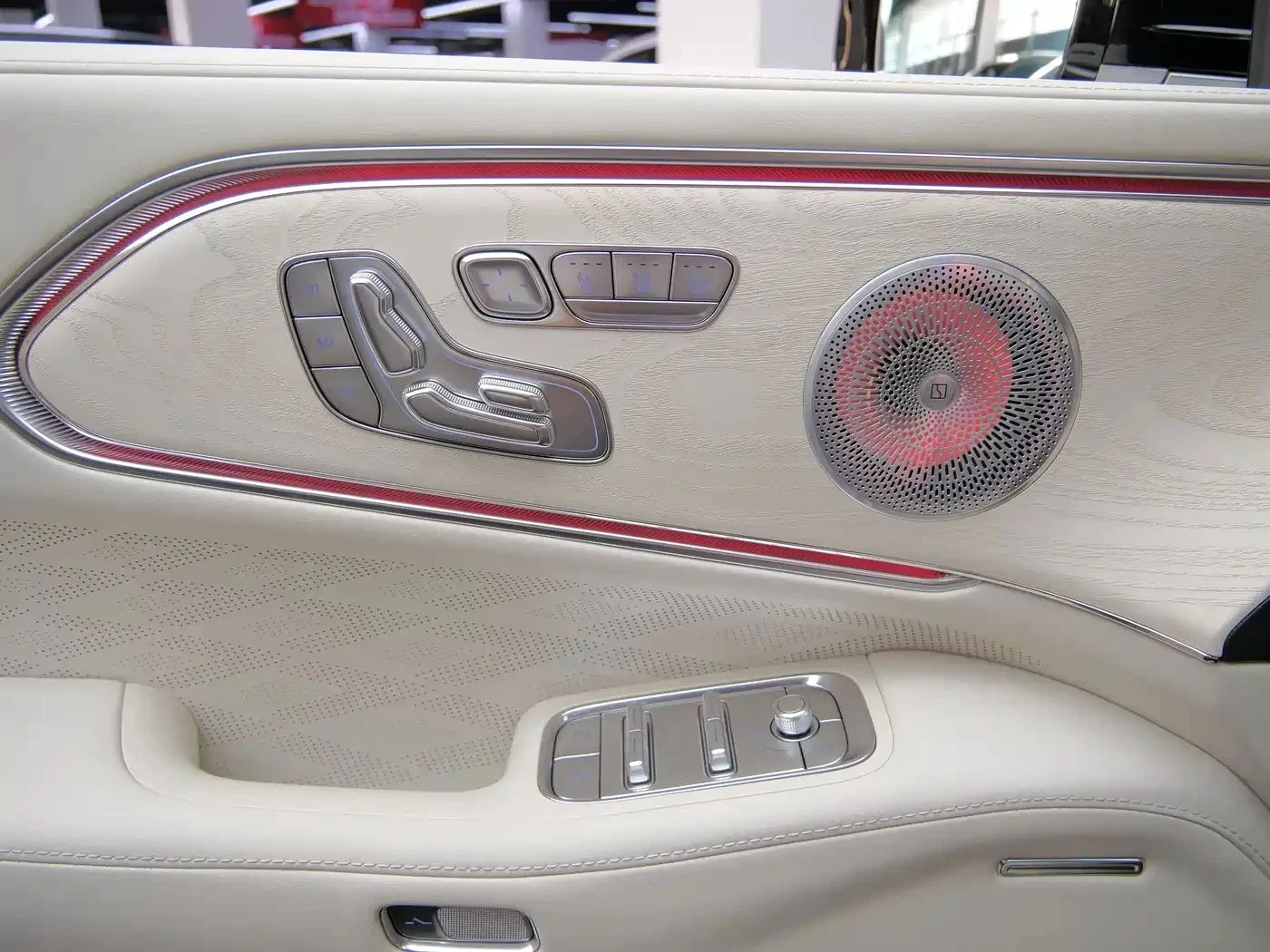 Zeekr Luxury, снимка 13 - Автомобили и джипове - 56685095