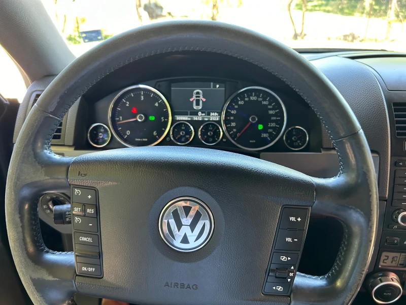 VW Touareg, снимка 6 - Автомобили и джипове - 47508421