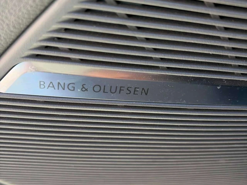 Audi Q8 Тechnik| DISTRONIC| HUD| B&O| ОБДУХВАНЕ| ПОДГРЕВИ, снимка 11 - Автомобили и джипове - 53560435