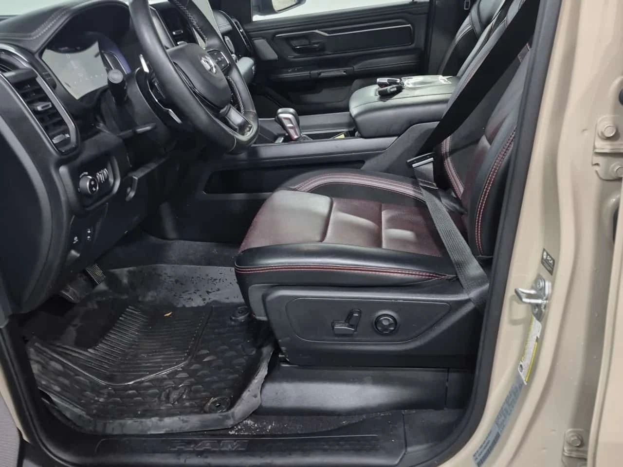 Dodge RAM 1500 REBEL CREW CAB SHORT BED  CARFAX - изображение 5