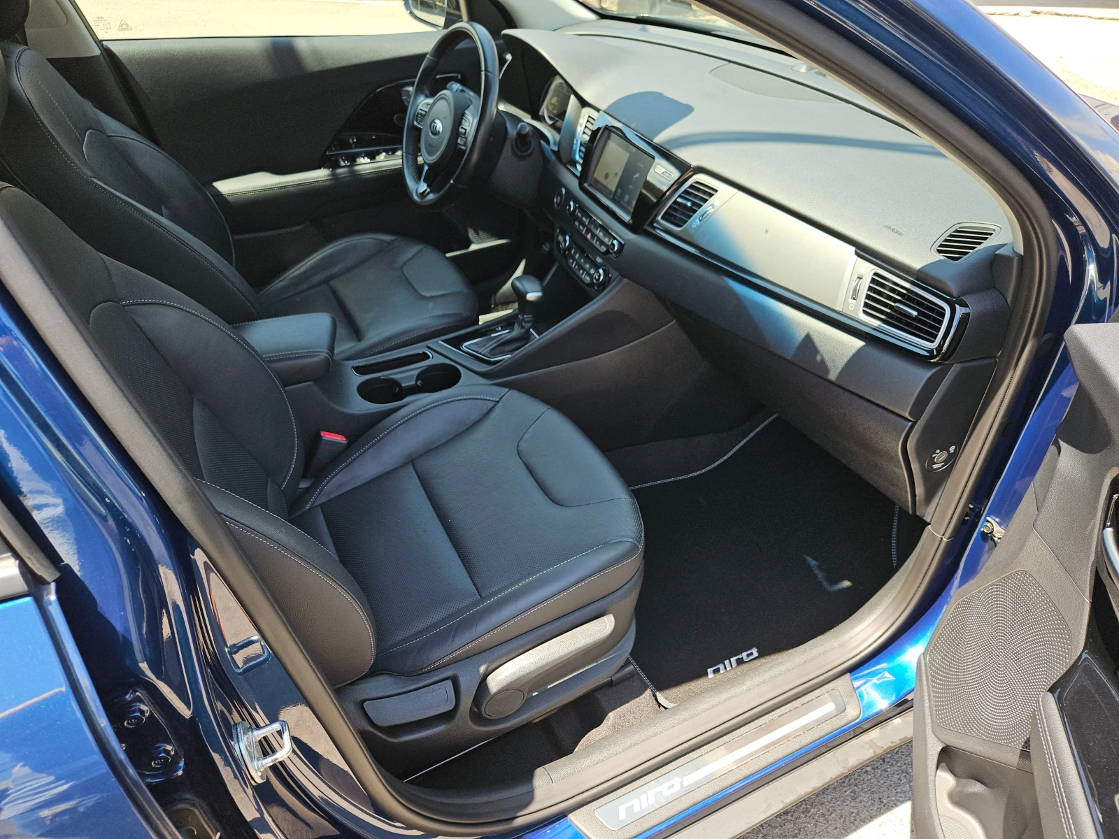 Kia Niro 1.6EcoHybrid/Top Line/90000км/CARPLAY/ДИСТРОНИ/LED, снимка 15 - Автомобили и джипове - 54942721