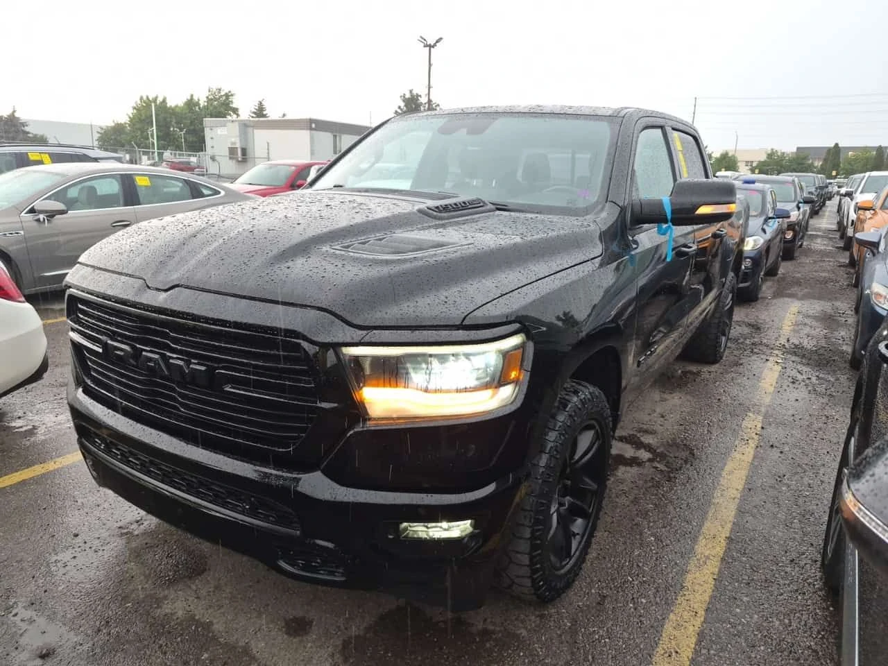 Dodge RAM 1500 * SPORT CREW CAB SHORT BED * CARFAX * БЕЗ ПЪРВОНАЧ