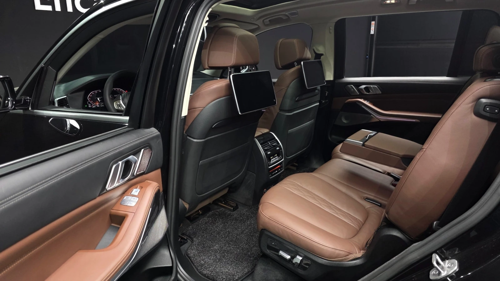 BMW X7 4.0D* Laser* Pano* Keyless* 360, снимка 12 - Автомобили и джипове - 55324148