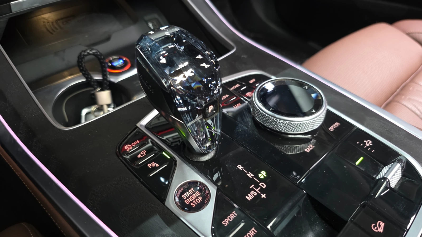 BMW X7 4.0D* Laser* Pano* Keyless* 360, снимка 9 - Автомобили и джипове - 55324148