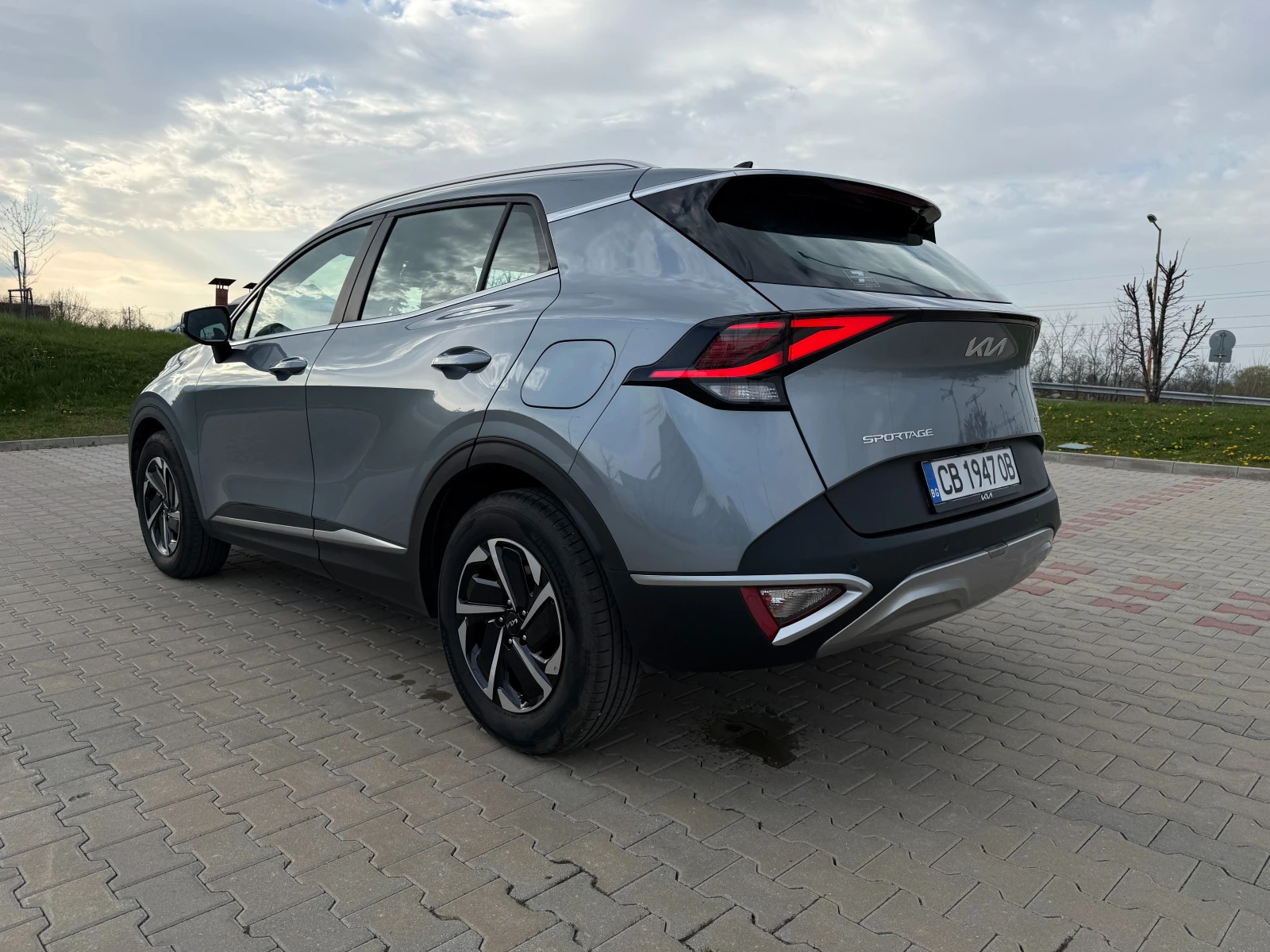 Kia Sportage 1.6 T-GDI, Hybrid 230 к.с., сервизна история, снимка 3 - Автомобили и джипове - 55432935