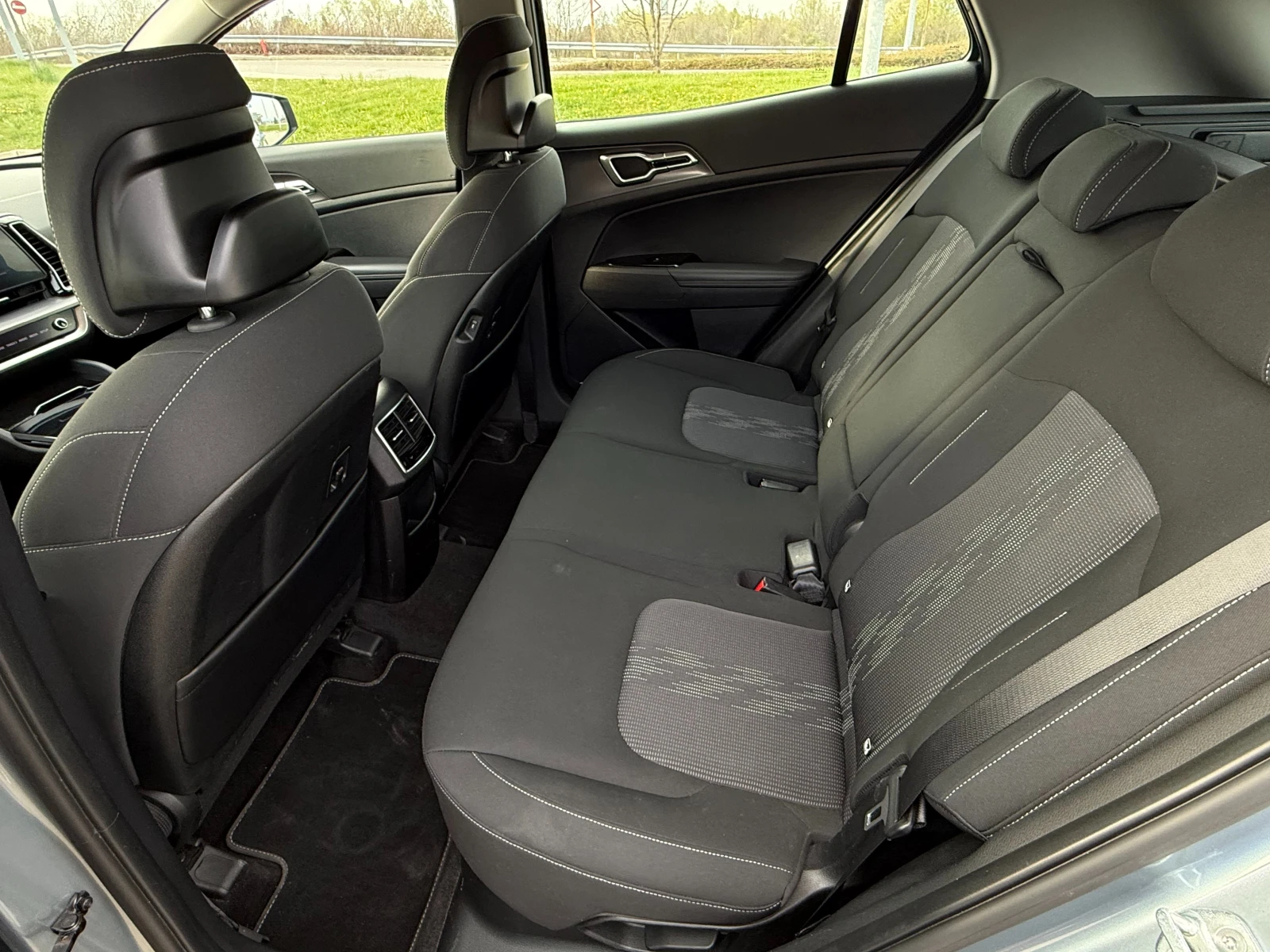 Kia Sportage 1.6 T-GDI, Hybrid 230 к.с., сервизна история, снимка 10 - Автомобили и джипове - 55432935