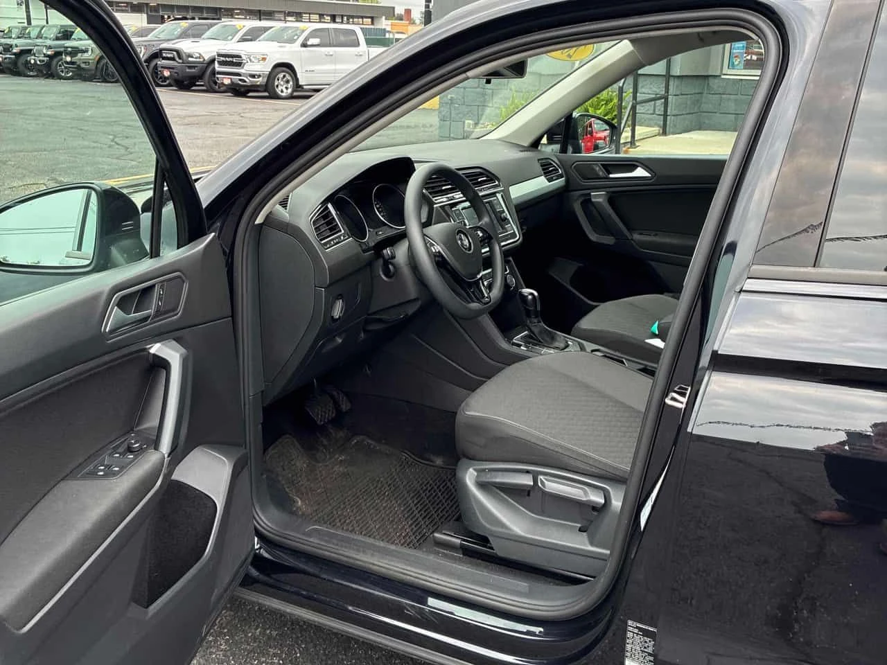 VW Tiguan * Trendline * CARFAX * ОПЦИЯ ЗА ФИНАНСИРАНЕ , снимка 5 - Автомобили и джипове - 55438229