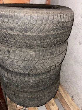 Гуми Зимни 195/60R15, снимка 4