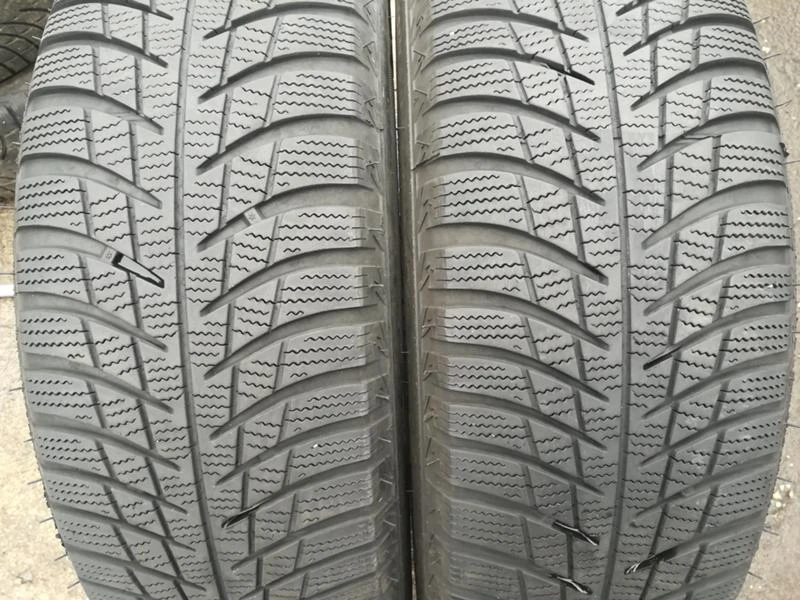 Гуми Зимни 215/65R17, снимка 1 - Гуми и джанти - 27094467