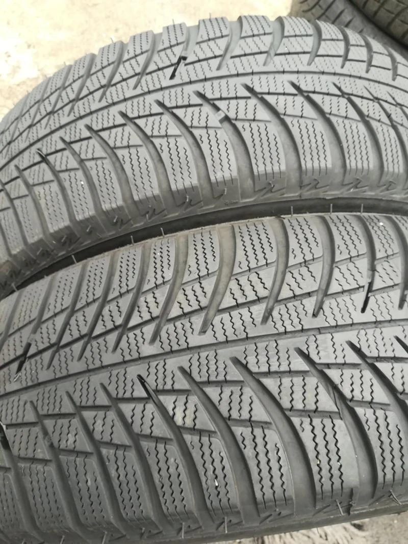 Гуми Зимни 215/65R17, снимка 2 - Гуми и джанти - 27094467