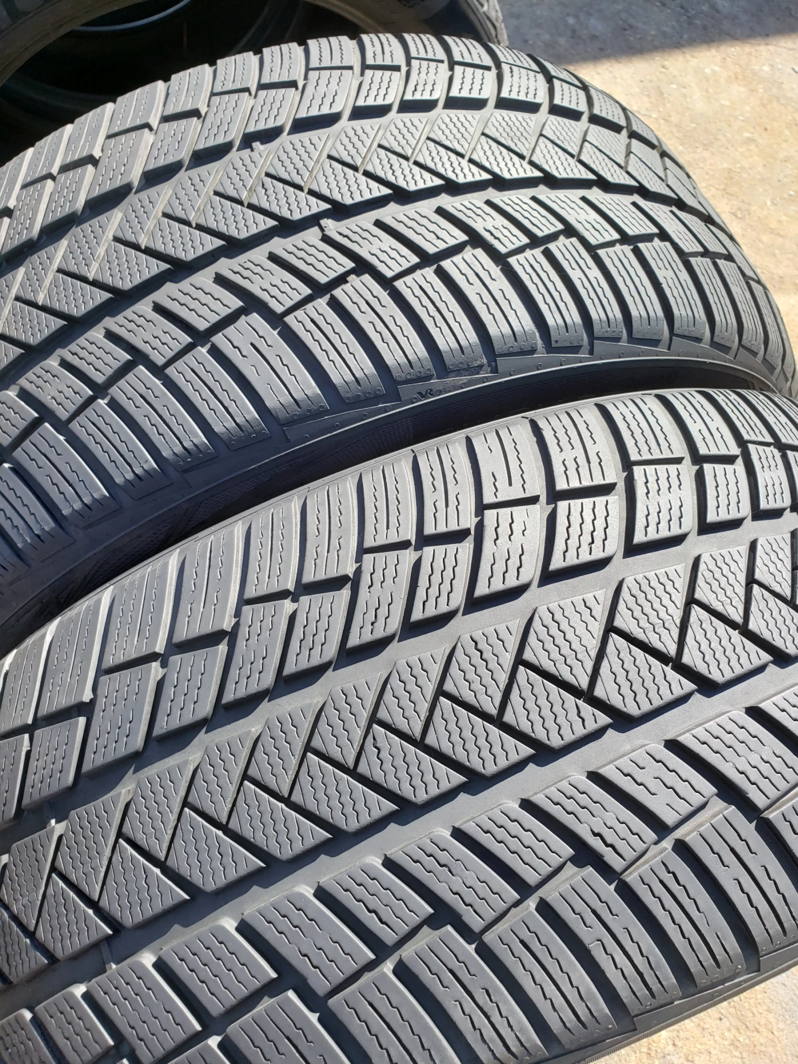 Гуми Зимни 275/45R21, снимка 4 - Гуми и джанти - 56128522