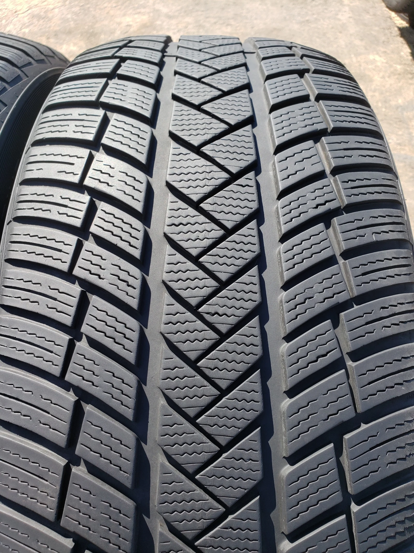 Гуми Зимни 275/45R21