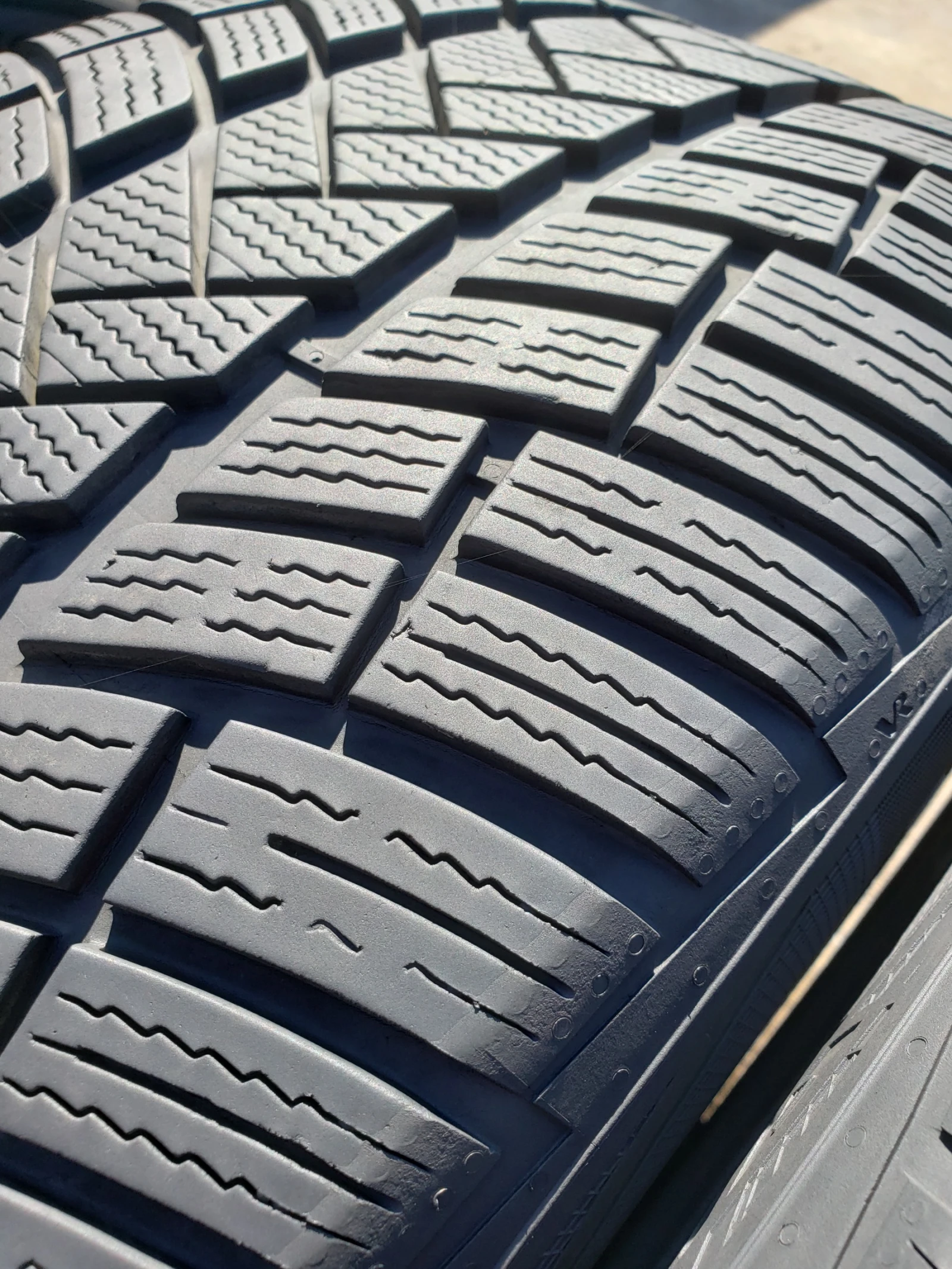 Гуми Зимни 275/45R21, снимка 5 - Гуми и джанти - 56128522