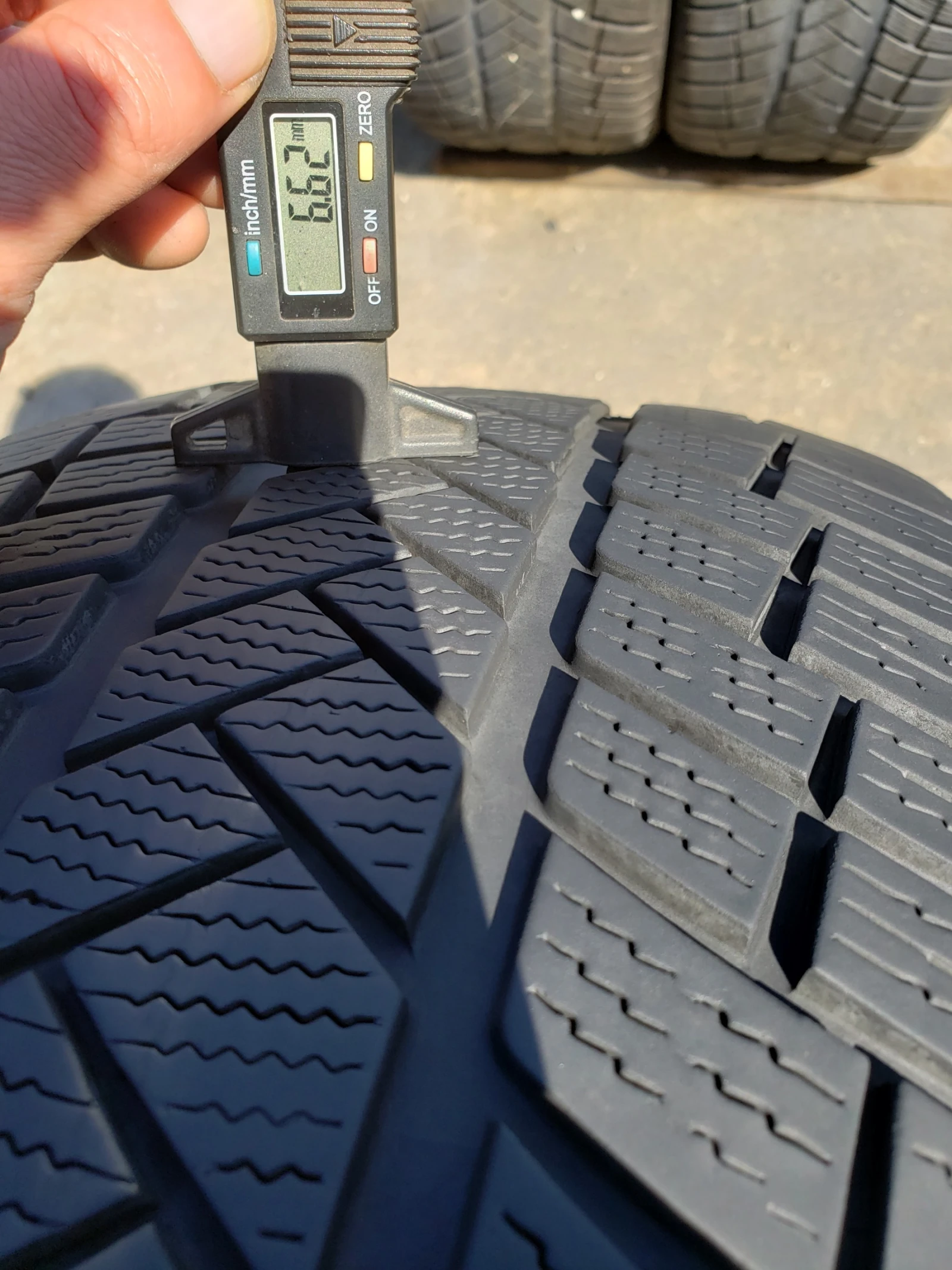 Гуми Зимни 275/45R21, снимка 8 - Гуми и джанти - 56128522