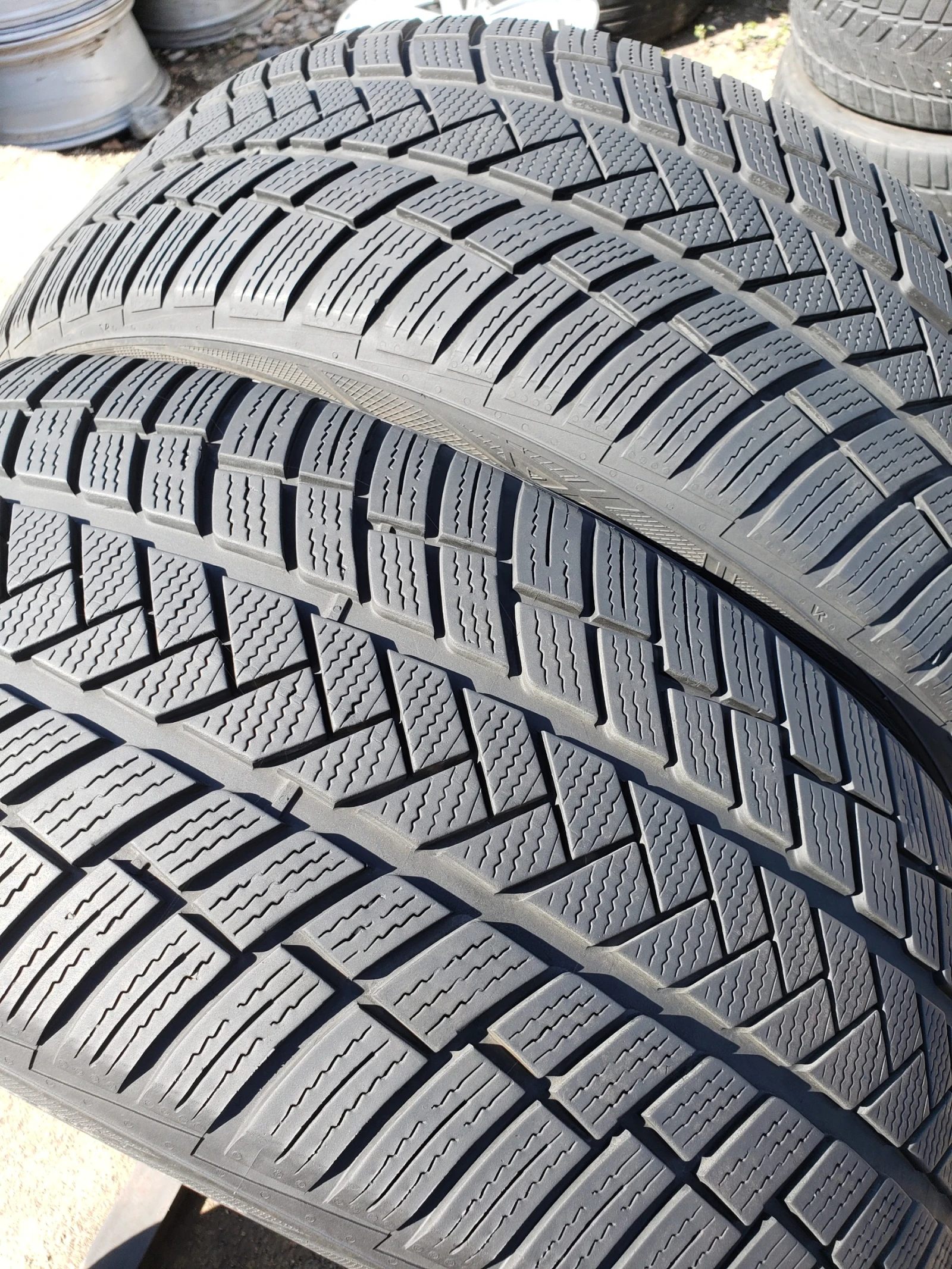 Гуми Зимни 275/45R21, снимка 3 - Гуми и джанти - 56128522