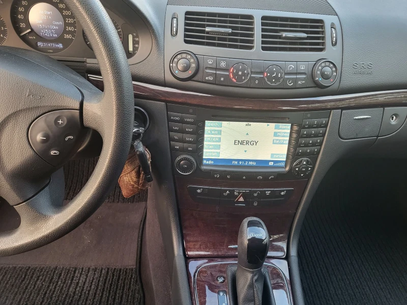 Mercedes-Benz E 220 CDI, снимка 13 - Автомобили и джипове - 47760603