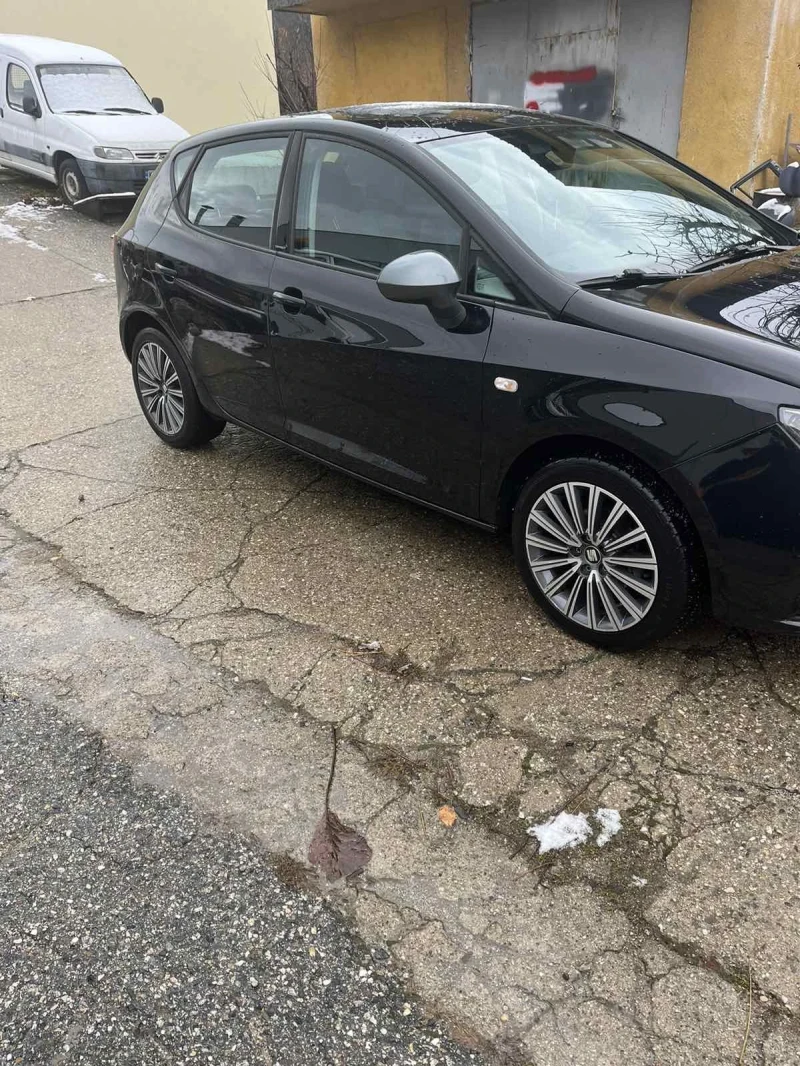 Seat Ibiza 1.0, снимка 2 - Автомобили и джипове - 49199603