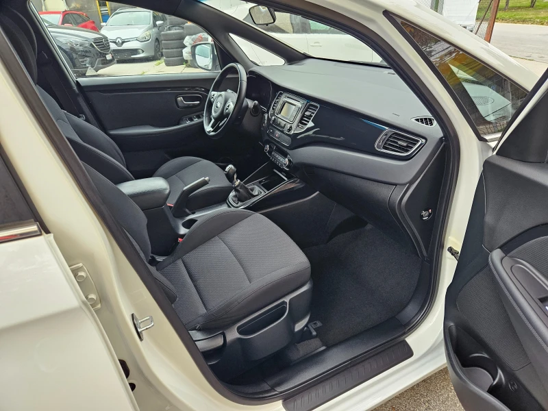 Kia Carens 1.7 116kc ТОП, снимка 10 - Автомобили и джипове - 52487589