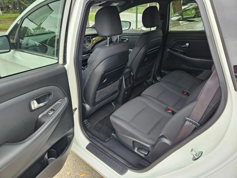 Kia Carens 1.7 116kc ТОП, снимка 8 - Автомобили и джипове - 52487589