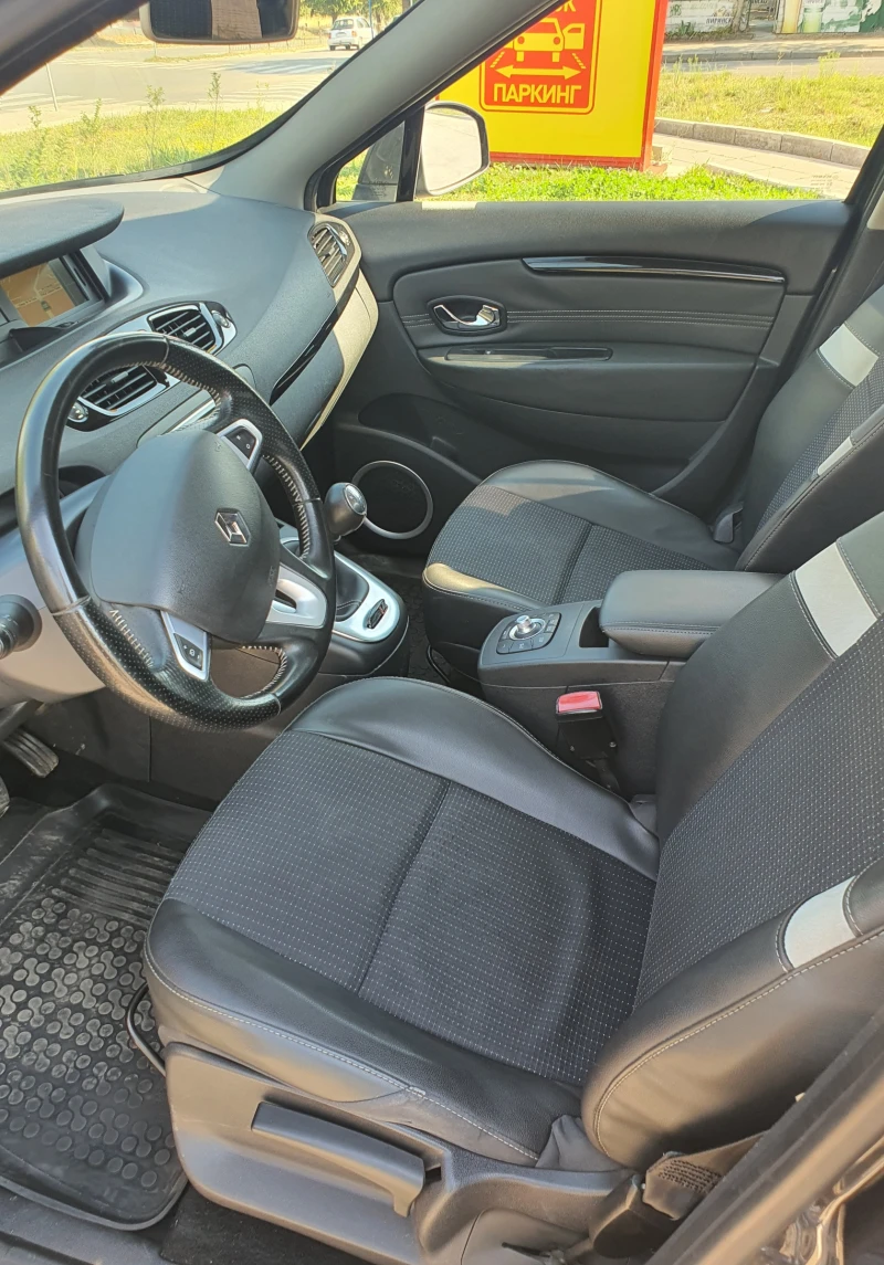 Renault Scenic 1.5 DCI, снимка 9 - Автомобили и джипове - 52188219
