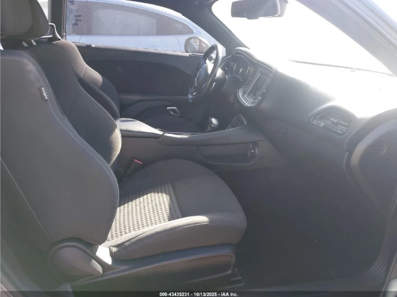 Dodge Challenger R/T , снимка 6 - Автомобили и джипове - 52839838