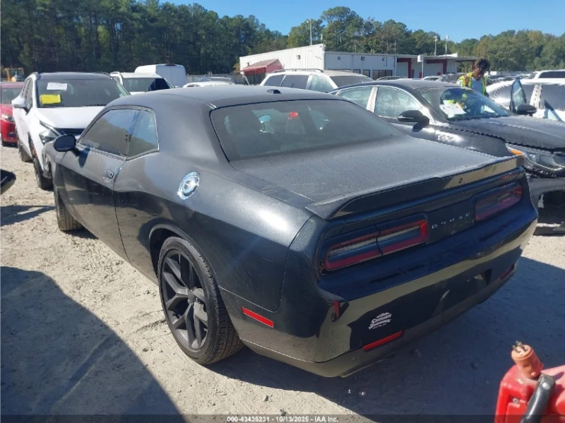 Dodge Challenger R/T , снимка 3 - Автомобили и джипове - 52839838