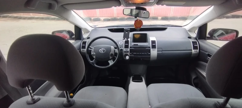 Toyota Prius 1.5 Hybrid + газ, снимка 9 - Автомобили и джипове - 52865723