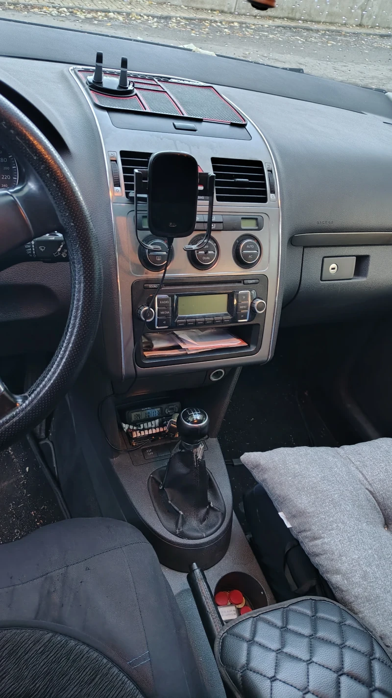 VW Touran, снимка 9 - Автомобили и джипове - 53129809