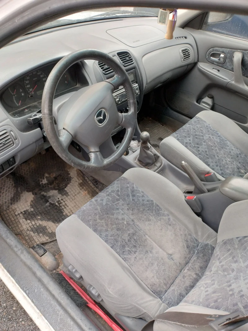 Mazda 323 F, снимка 6 - Автомобили и джипове - 53273217
