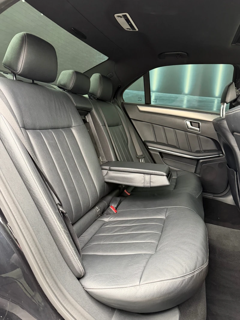 Mercedes-Benz E 220 AMG Packet , снимка 14 - Автомобили и джипове - 53352173