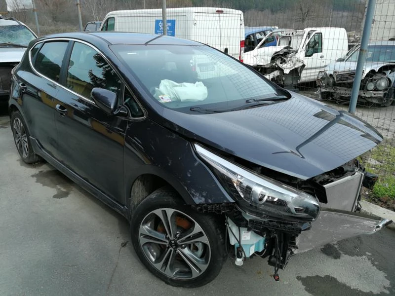 Kia Ceed 1.6CRDi, снимка 4 - Автомобили и джипове - 20718793