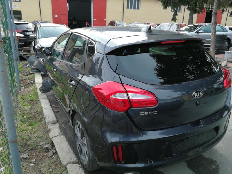 Kia Ceed 1.6CRDi, снимка 2 - Автомобили и джипове - 20718793