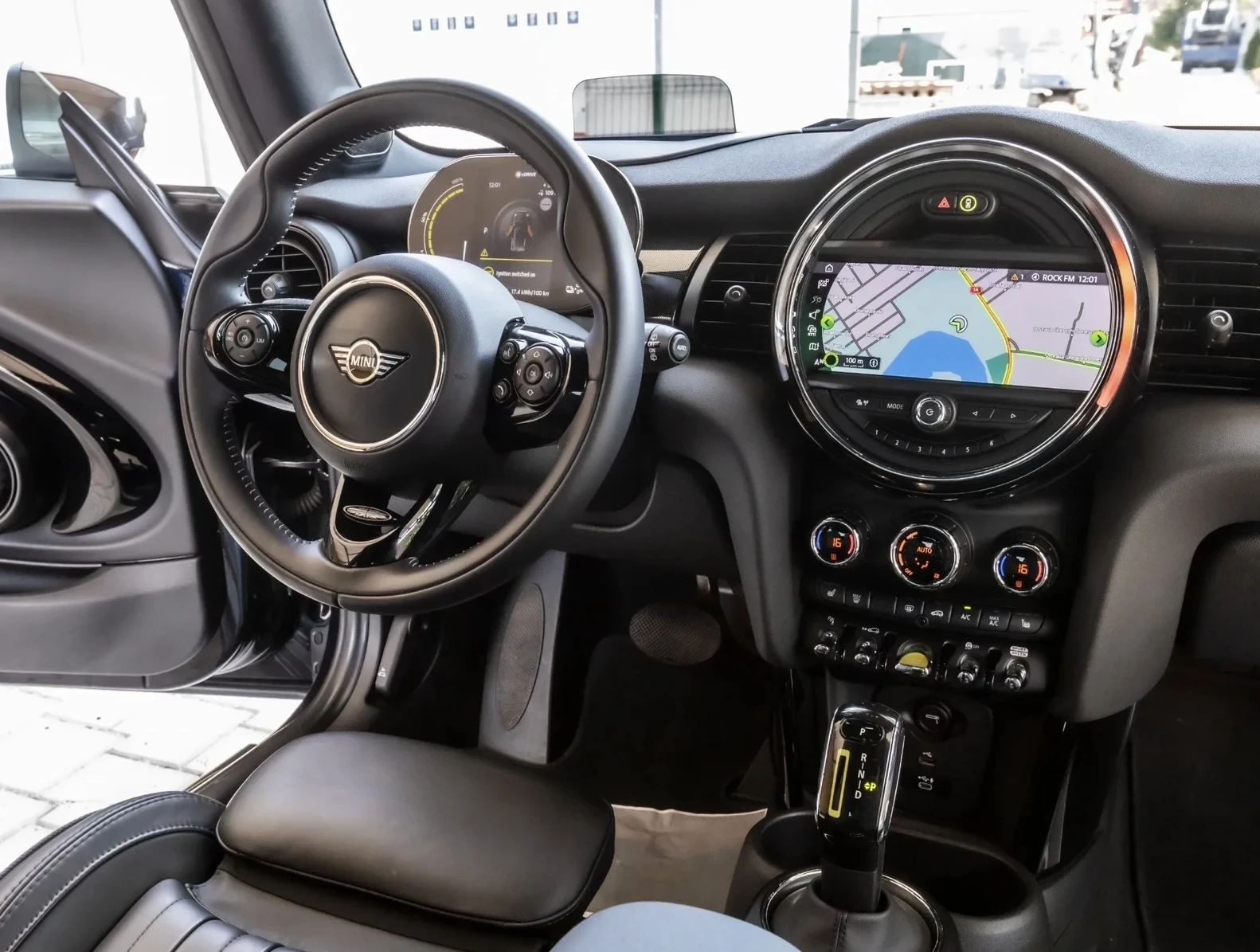 Mini Cooper SE YOURS 12900km - изображение 6
