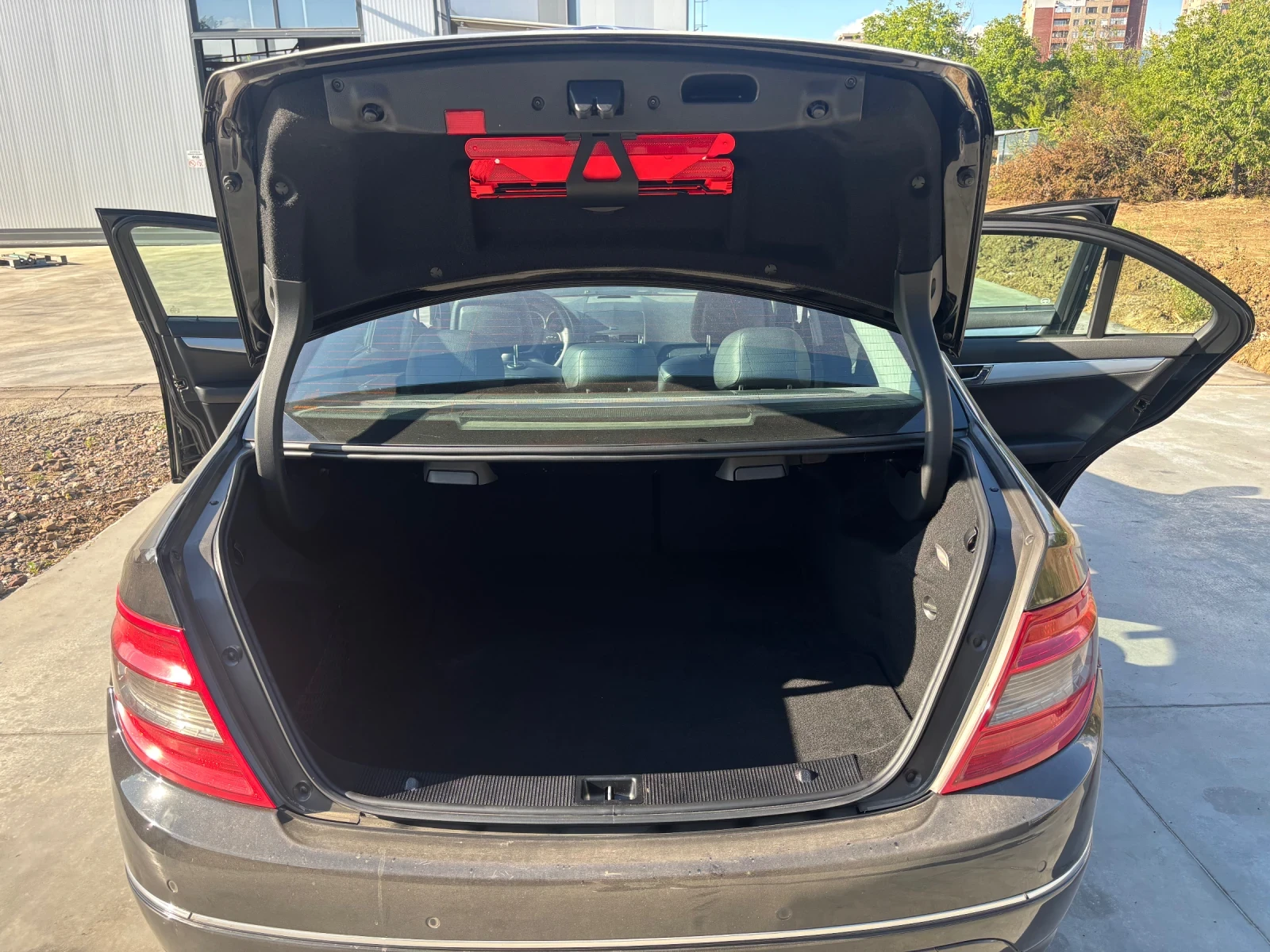 Mercedes-Benz C 220 Седан - изображение 10