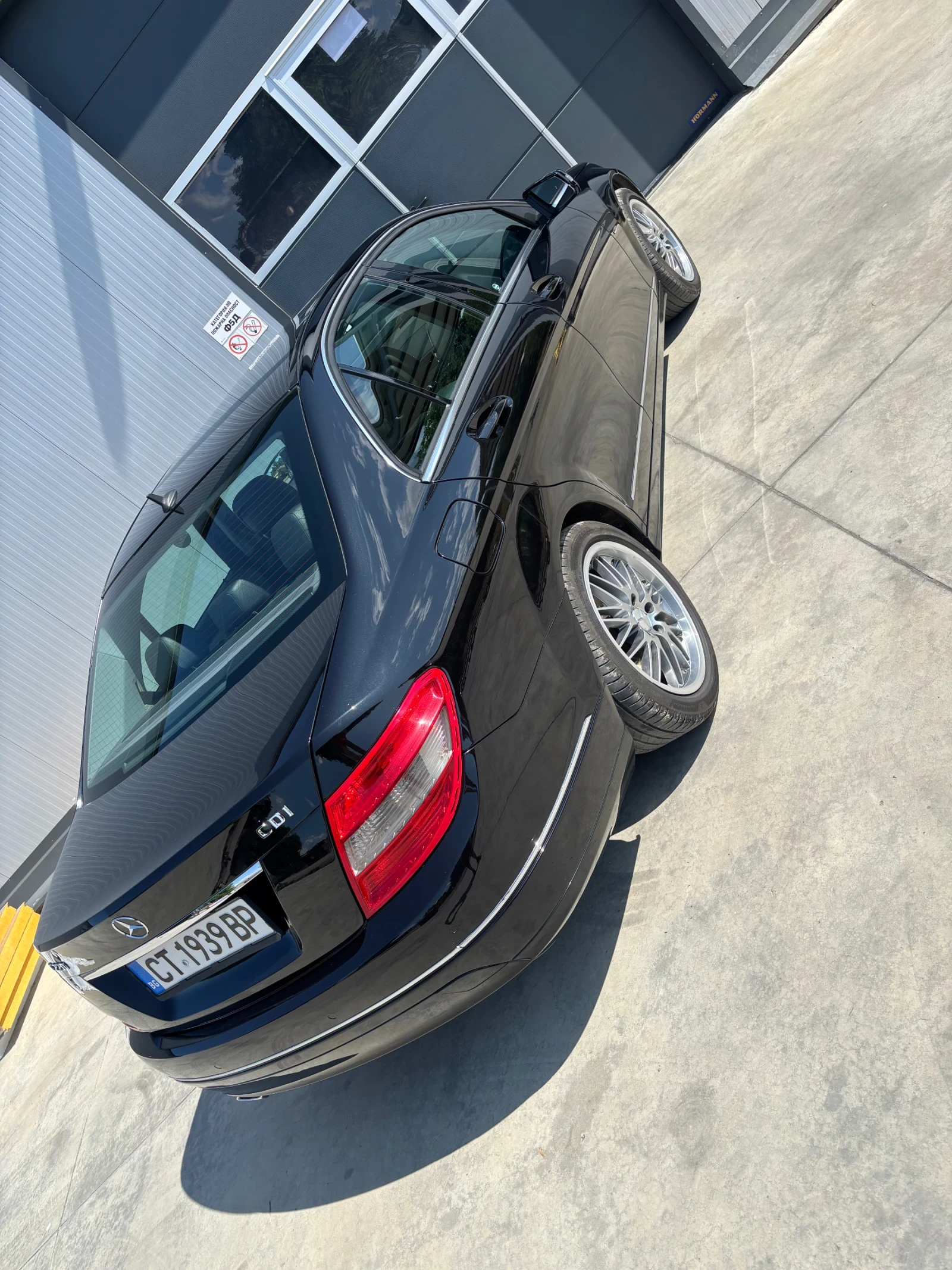 Mercedes-Benz C 220 Седан - изображение 2