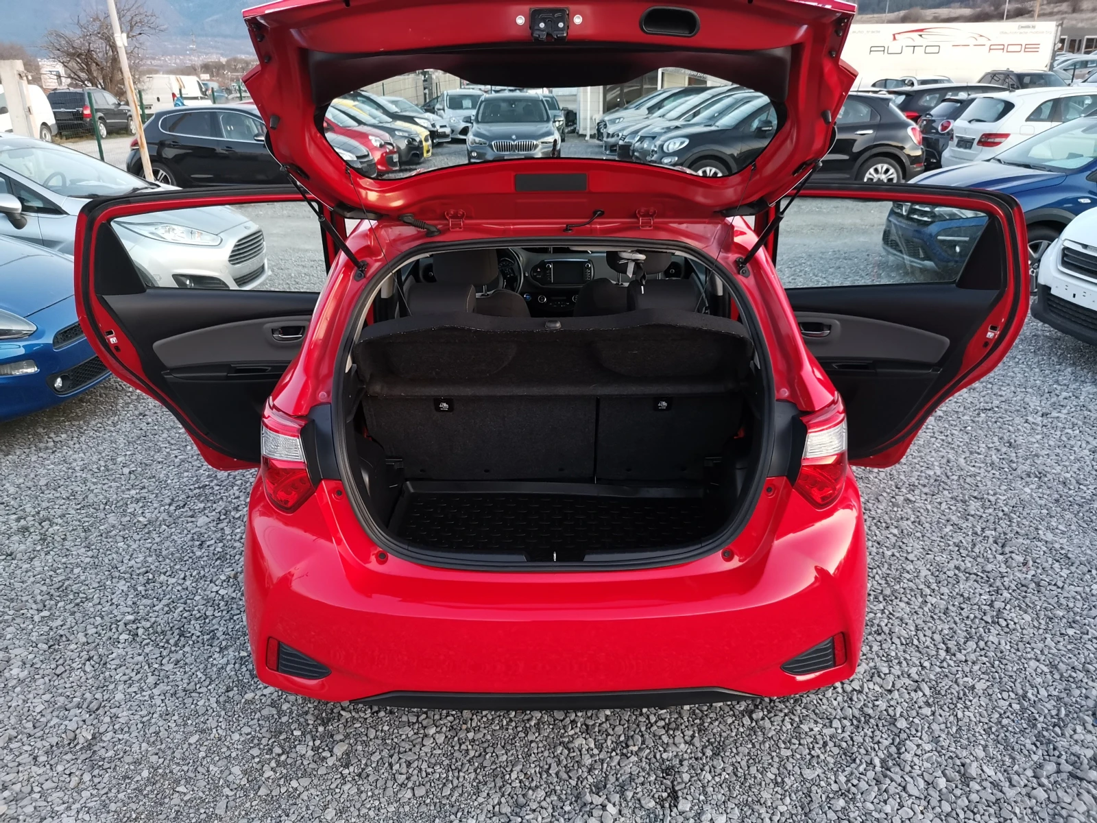 Toyota Yaris 1.5H FACE E6B, снимка 10 - Автомобили и джипове - 53836213