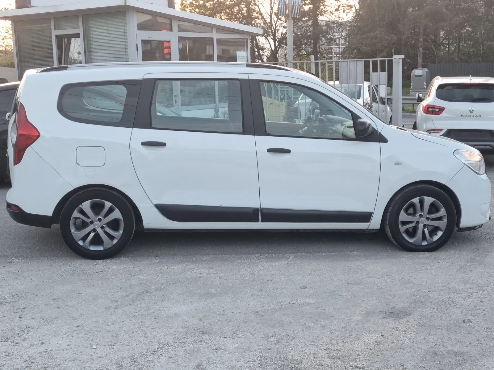 Dacia Lodgy 1.5DCI, снимка 6 - Автомобили и джипове - 54362958