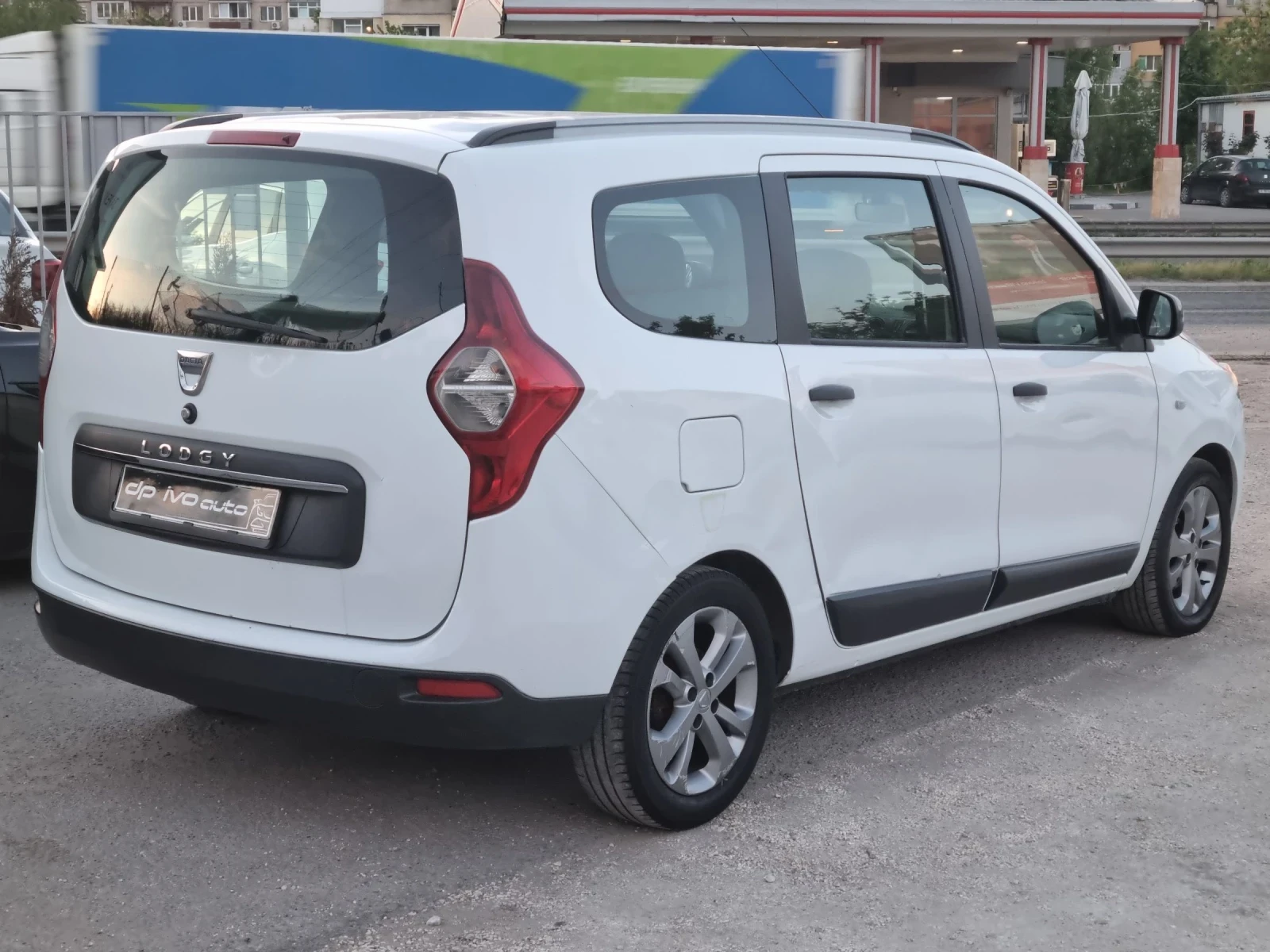 Dacia Lodgy 1.5DCI, снимка 5 - Автомобили и джипове - 54362958