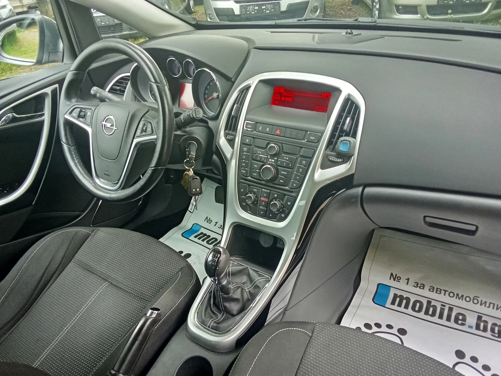 Opel Astra 16i-TURBO-180к.с., снимка 14 - Автомобили и джипове - 54478210