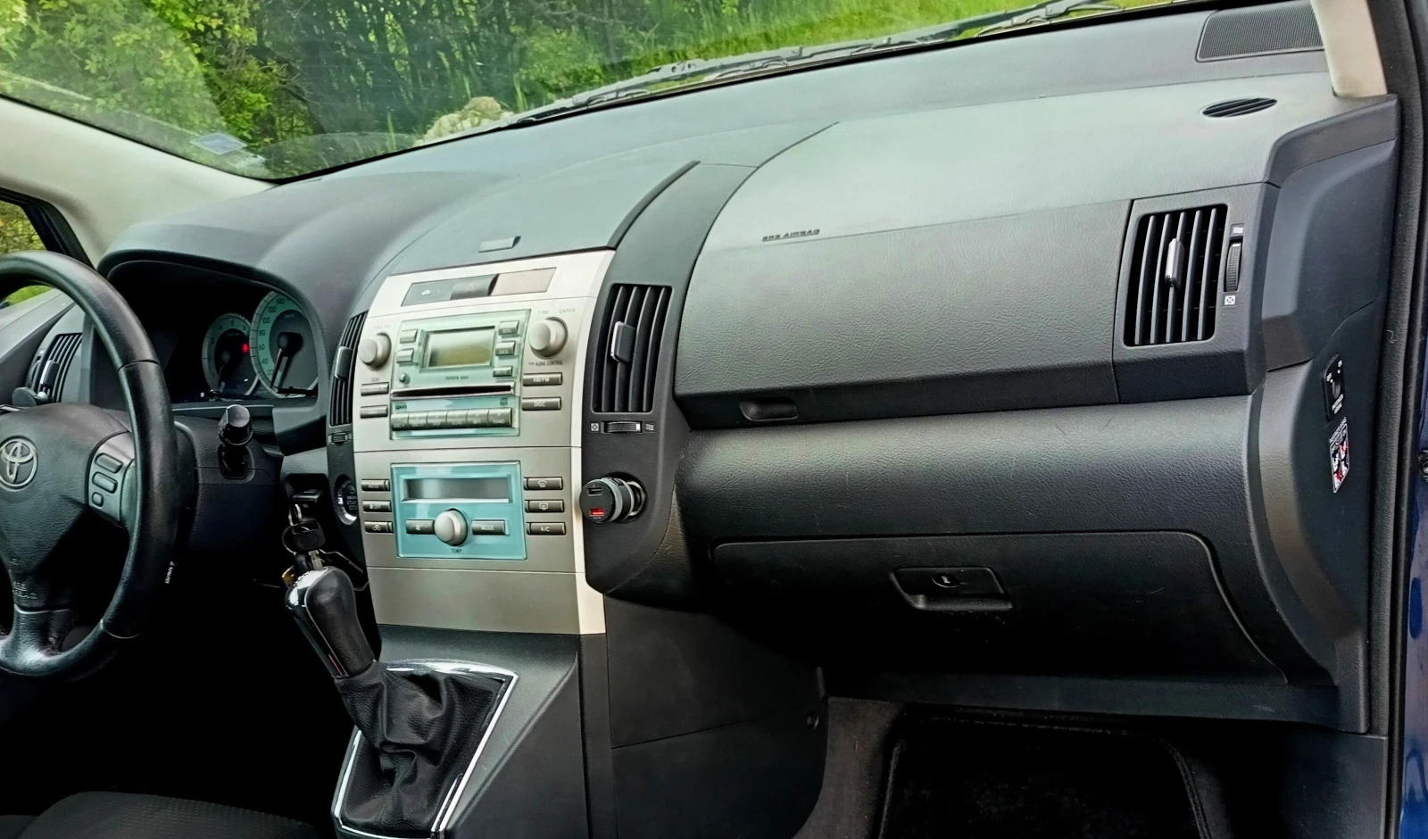 Toyota Corolla verso 2.2 D-4D (136 Hp) Facelift, снимка 5 - Автомобили и джипове - 54580413