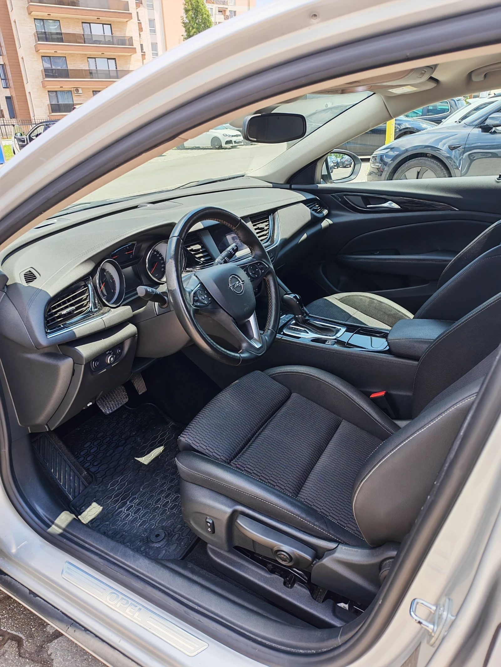 Opel Insignia, снимка 10 - Автомобили и джипове - 55403680